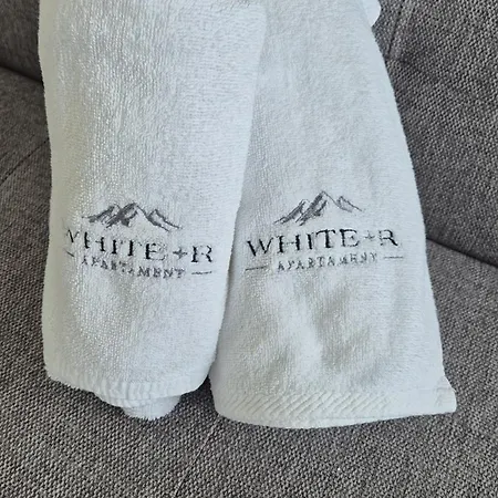 White R דירה קרפאז'